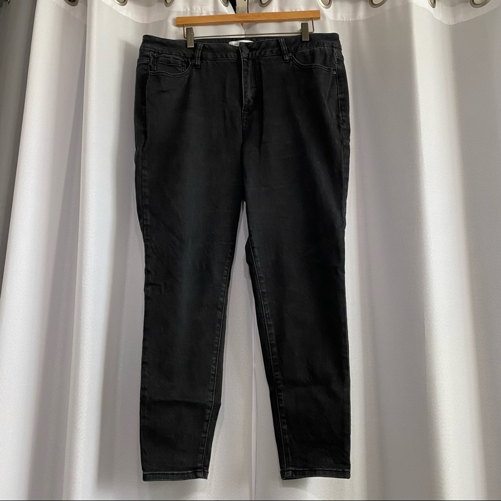 COPY - Lane Bryant Mid Rise Super Stretch Skinny Jeans 18L
